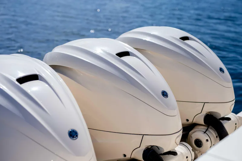 37 Grady White 2021 Yacht Photos Pics Grady White 37 2021 - Exterior Engine