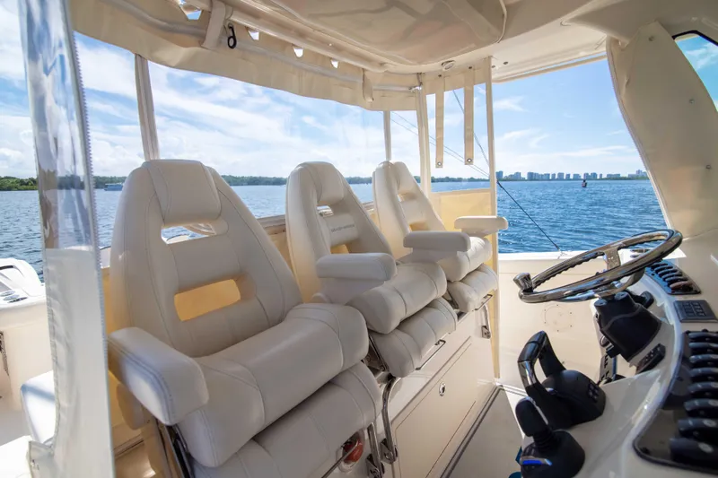 37 Grady White 2021 Yacht Photos Pics Grady White 37 2021 - Exterior Helm