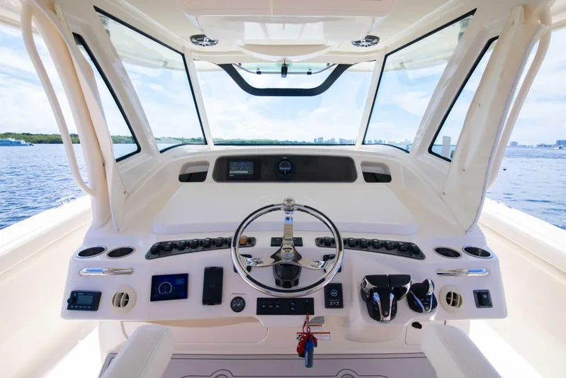 37 Grady White 2021 Yacht Photos Pics Grady White 37 2021 - Exterior Helm