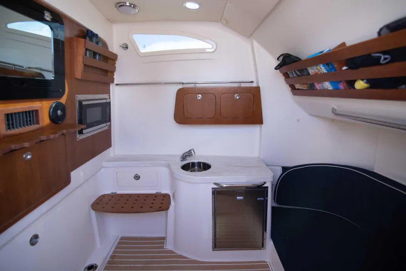 37 Grady White 2021 Yacht Photos Pics Grady White 37 2021 - Interior Cabin