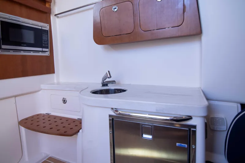 37 Grady White 2021 Yacht Photos Pics Grady White 37 2021 - Interior Cabin