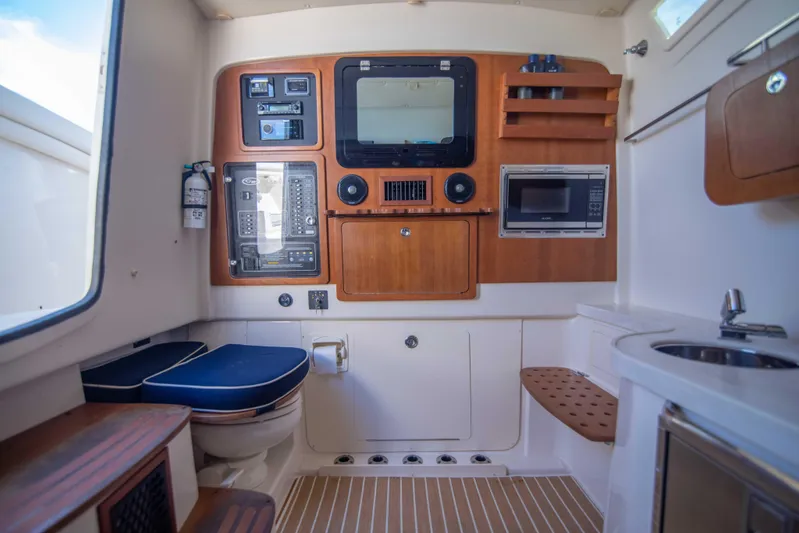 37 Grady White 2021 Yacht Photos Pics Grady White 37 2021 - Interior Cabin