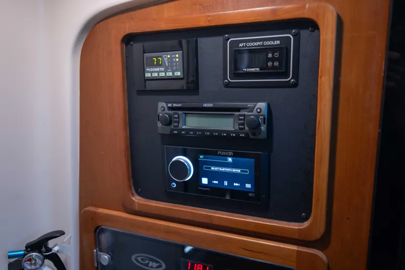 37 Grady White 2021 Yacht Photos Pics Grady White 37 2021 - Interior Cabin