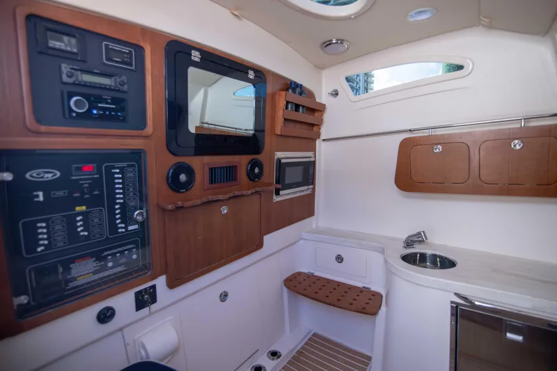 37 Grady White 2021 Yacht Photos Pics Grady White 37 2021 - Interior Cabin