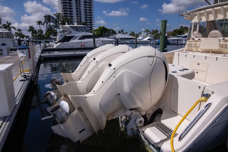 37 Grady White 2021 Yacht Photos Pics Grady White 37 2021 - Exterior Engine