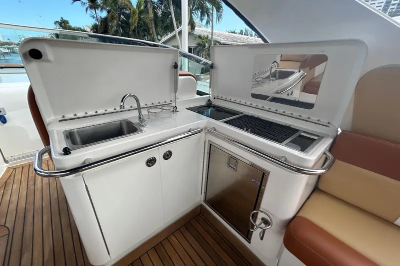 Mr Bojangles Yacht Photos Pics 2014 Sea Ray 370 Venture yacht kitchenette with sink, grill, and refrigerator.