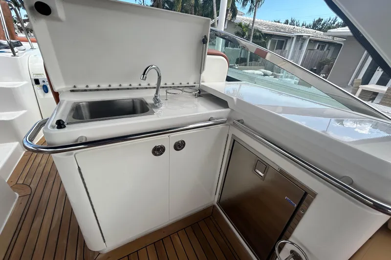 Mr Bojangles Yacht Photos Pics 2014 Sea Ray 370 Venture boat kitchenette with sink and storage.