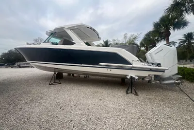 Tiara Yachts 43 LS