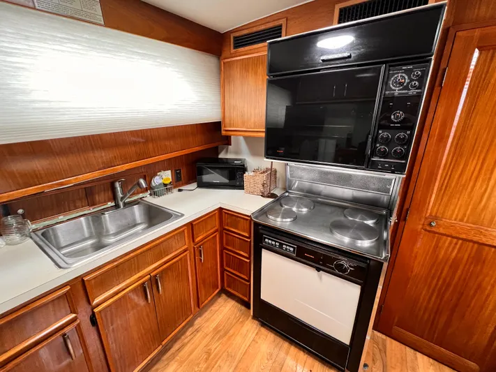 Southern Comfort Yacht Photos Pics 