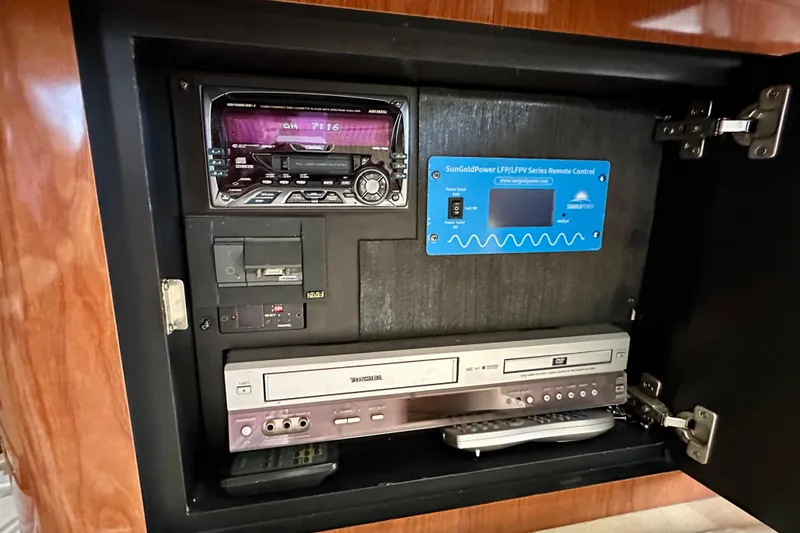 Life Is Good Today Yacht Photos Pics Sea Ray 48 LIFE IS GOOD TODAY - Inverter