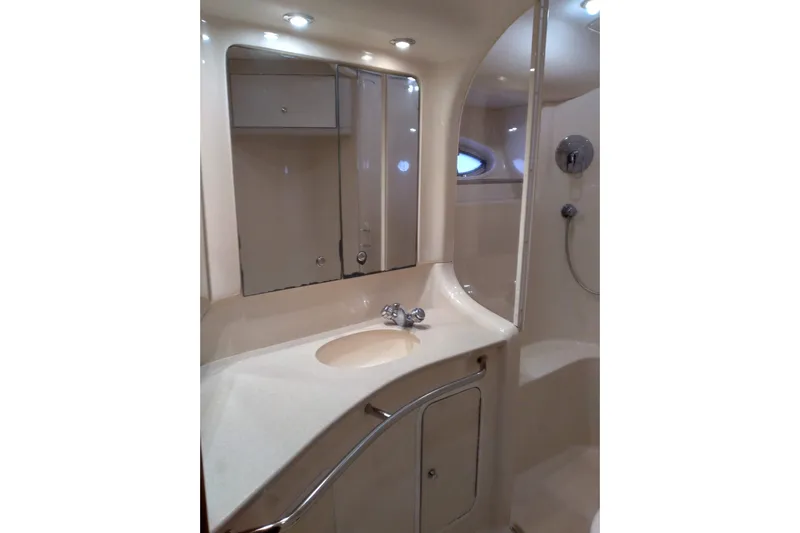 Life Is Good Today Yacht Photos Pics Sea Ray 48 LIFE IS GOOD TODAY - Master Stateroom Head