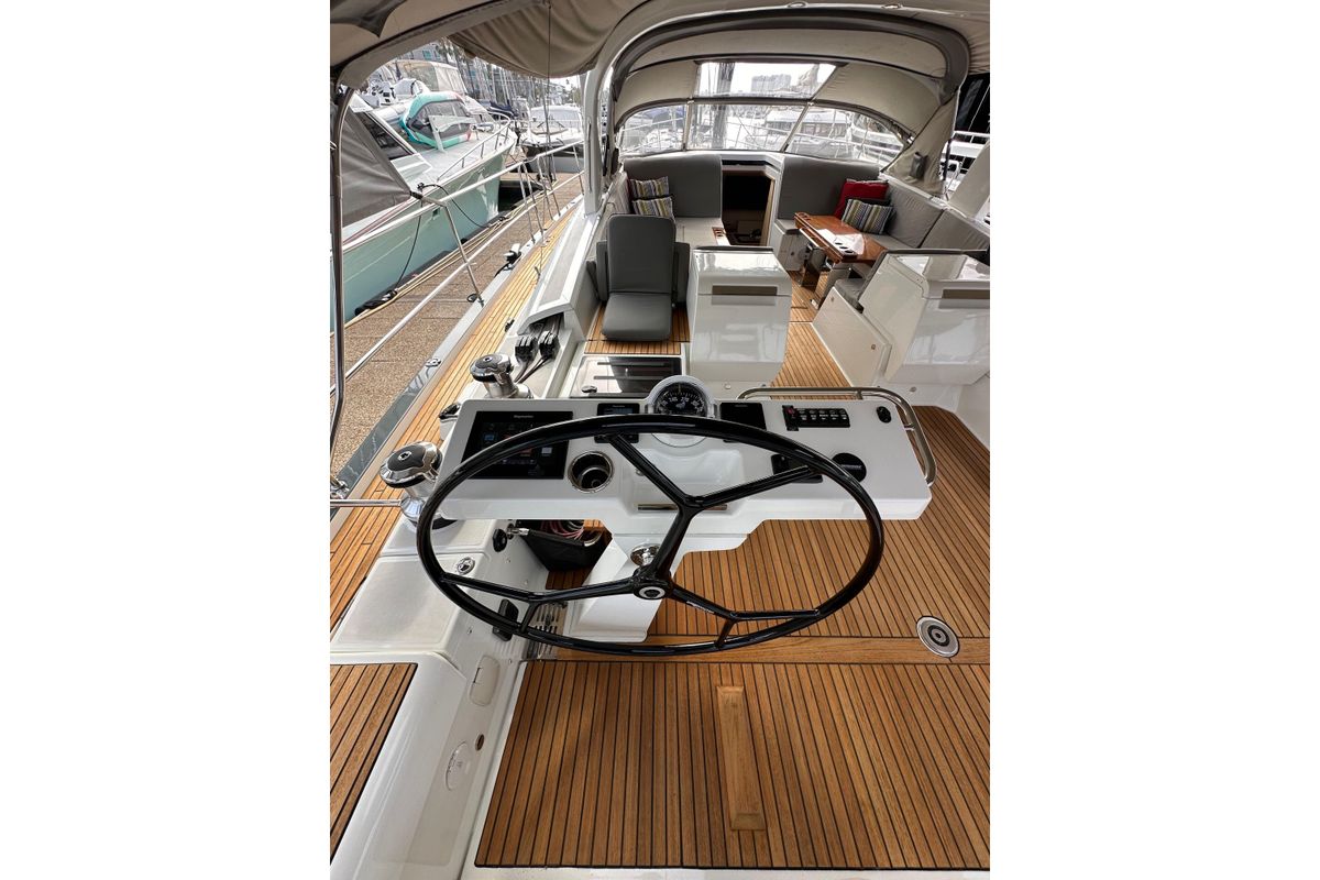 2017 Jeanneau 64 