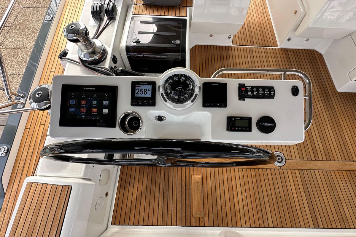 2017 Jeanneau 64 