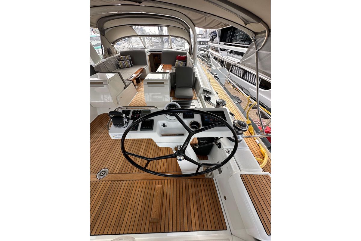 2017 Jeanneau 64 