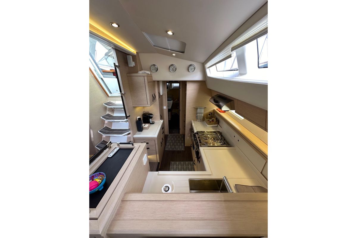 2017 Jeanneau 64 