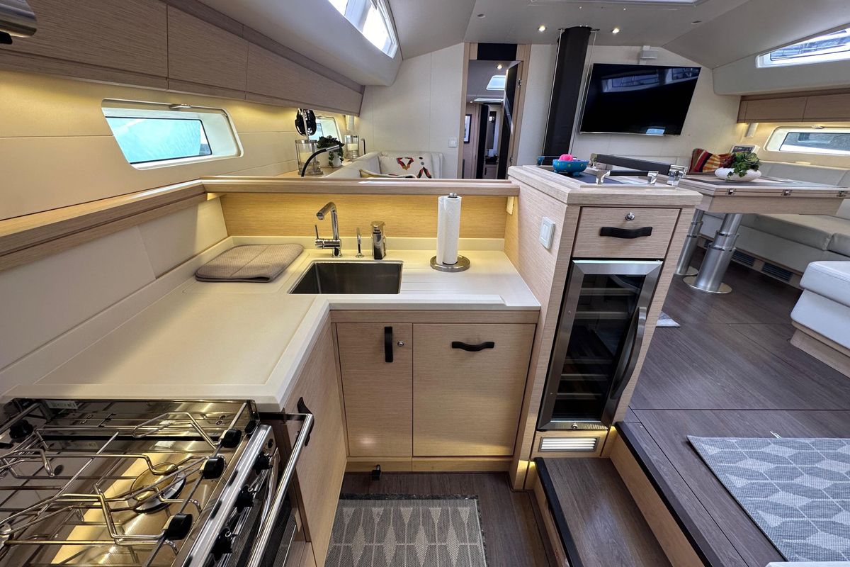 2017 Jeanneau 64 
