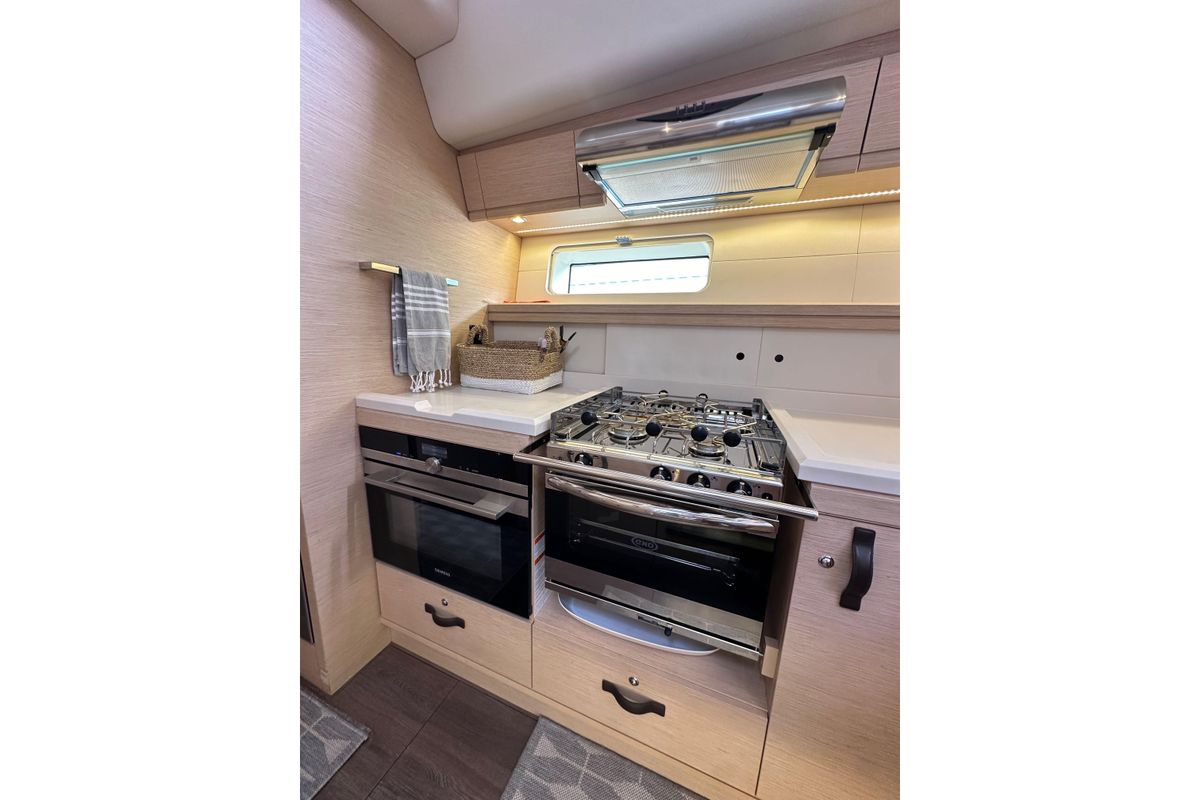 2017 Jeanneau 64 