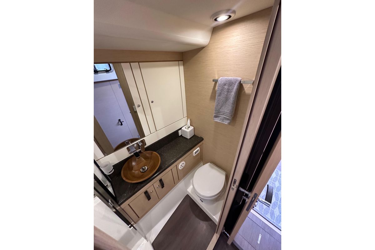 2017 Jeanneau 64 
