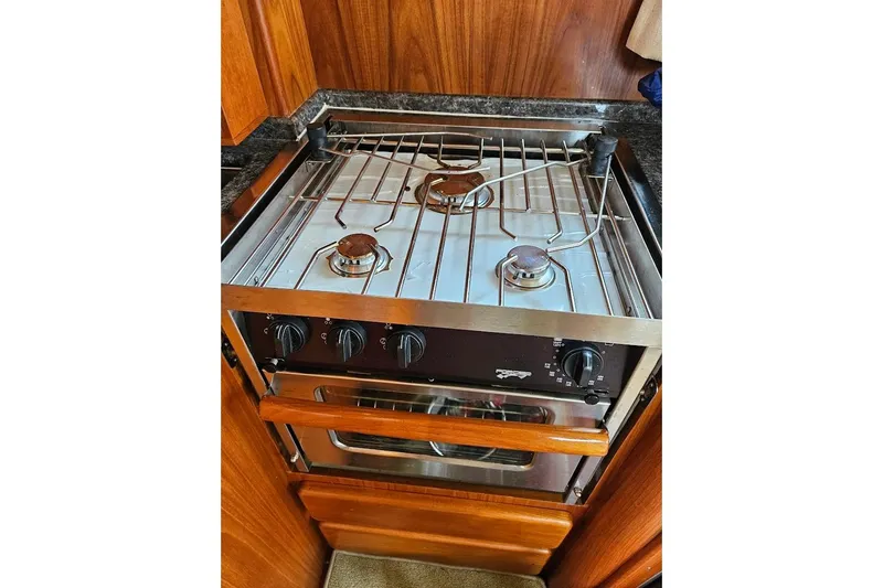 Carquinas Coot Yacht Photos Pics Seahorse COOT 2010 stove with three burners and oven in wooden kitchen setting.
