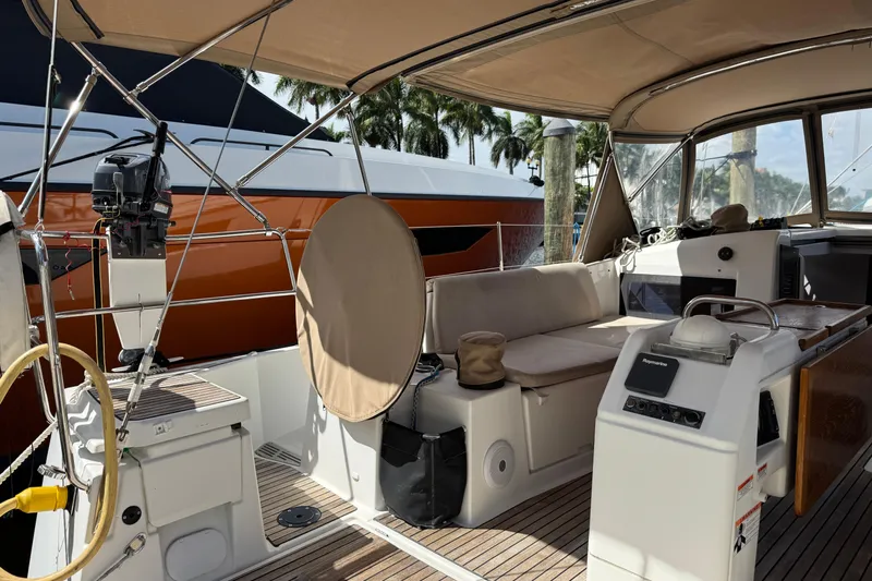 Reventador Yacht Photos Pics Jeanneau Sun Odyssey 440 sailboat interior, 2018 model, featuring spacious cockpit and seating area.