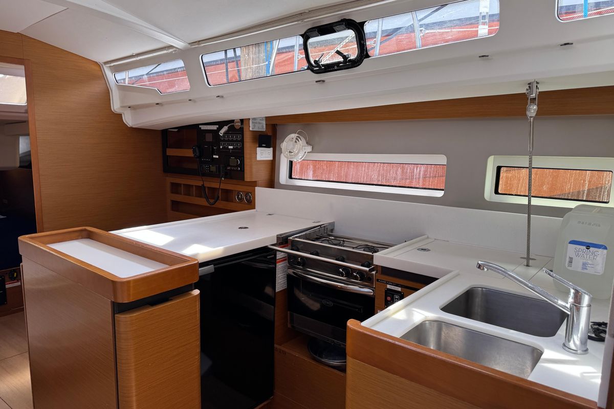2018 Jeanneau 44 