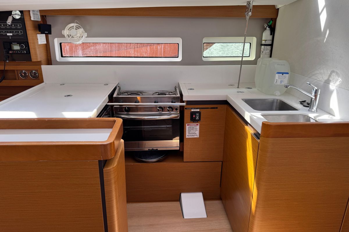 2018 Jeanneau 44 