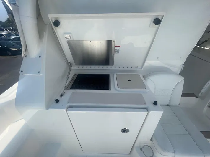  Yacht Photos Pics 2023 PURSUIT 355 OS - Image 10