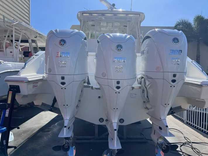  Yacht Photos Pics 2023 PURSUIT 355 OS - Image 8