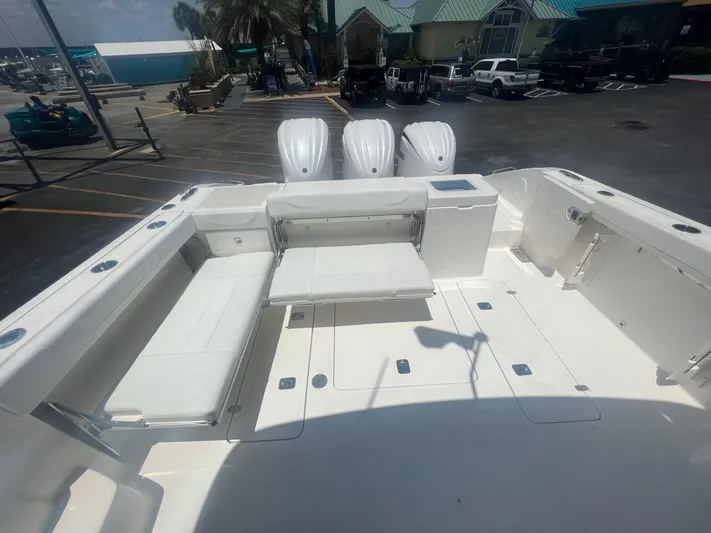  Yacht Photos Pics 2023 PURSUIT 355 OS - Image 11