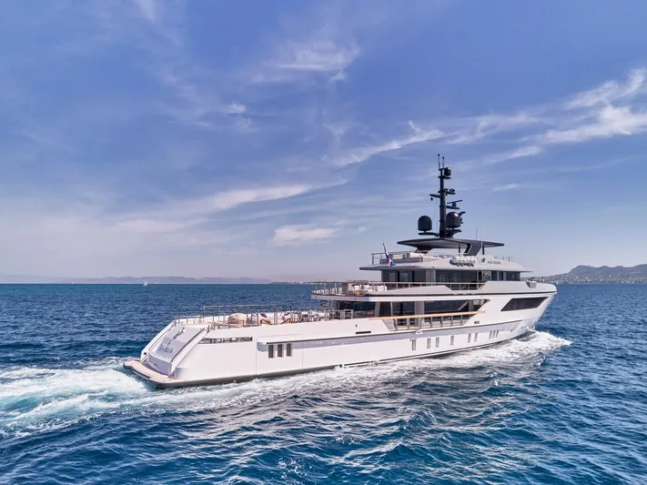 Para Bellum Yacht Photos Pics Sanlorenzo 500EXP 2023 yacht cruising on open sea under clear blue sky.