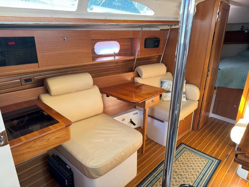 2011 Catalina 355