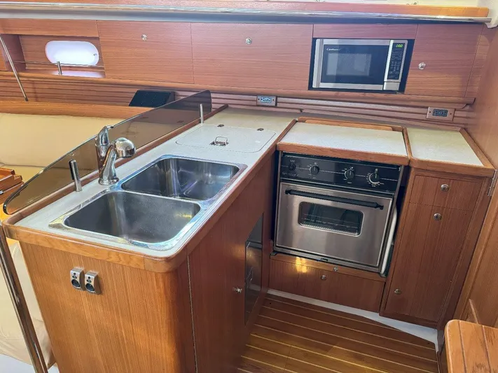 Silken Raider Yacht Photos Pics 