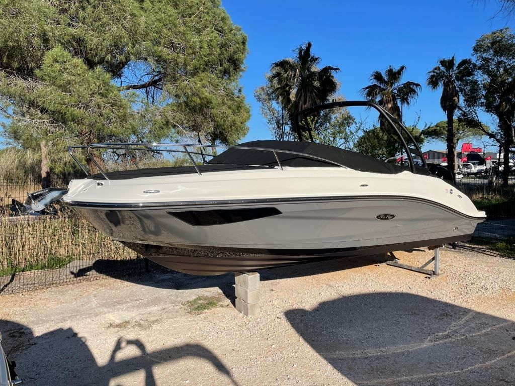 2021 Sea Ray 230 Sunsport