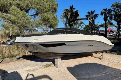 2021 Sea Ray 230 Sunsport