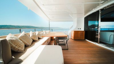 Yacht