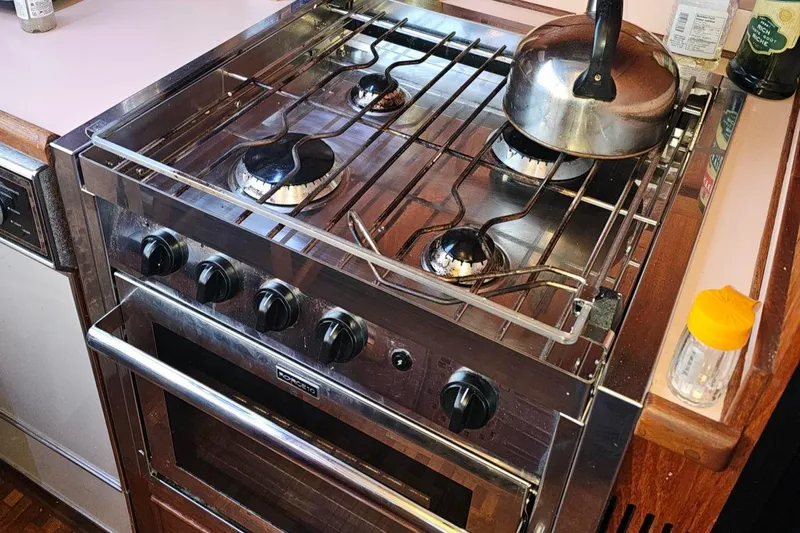 Bin Der Dun Dat Too Yacht Photos Pics 