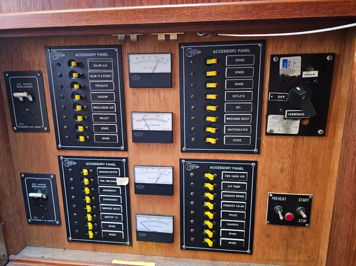 Bin Der Dun Dat Too Yacht Photos Pics 