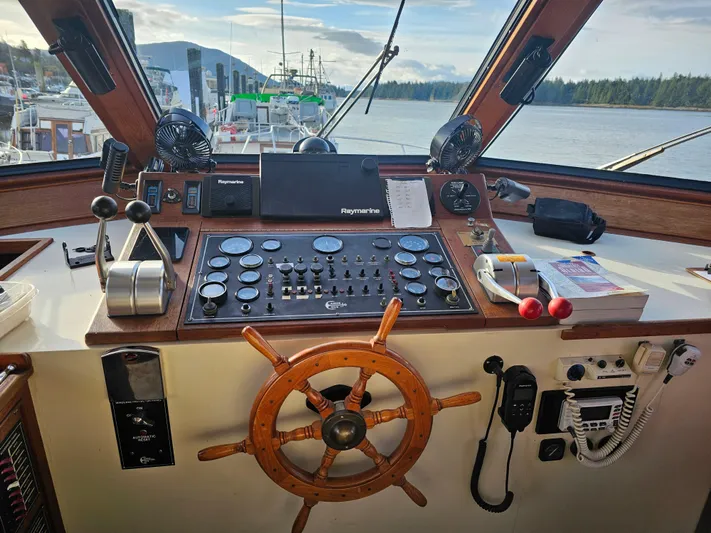 Bin Der Dun Dat Too Yacht Photos Pics 