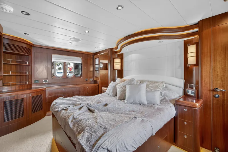 Arlene Yacht Photos Pics Luxurious 2009 Horizon Flybridge yacht bedroom with elegant wood paneling and plush bedding.
