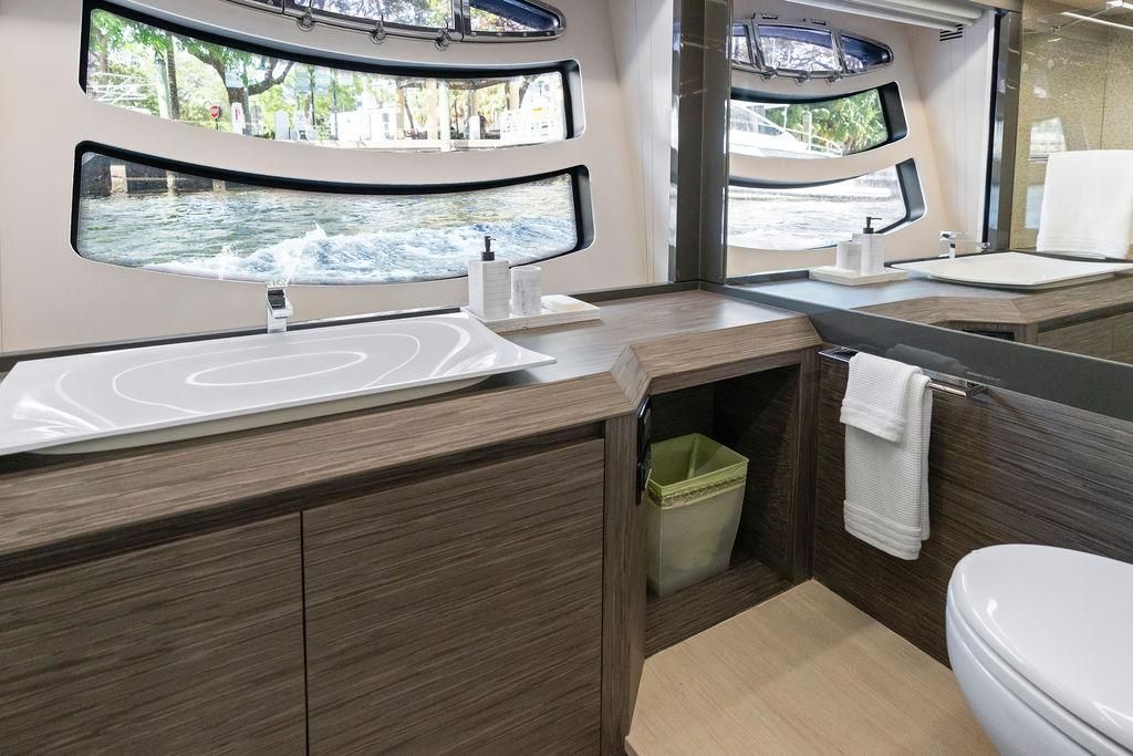 2017 Pershing 82 