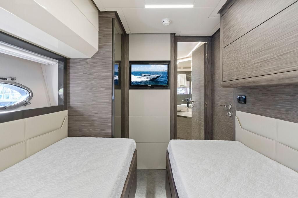 2017 Pershing 82 