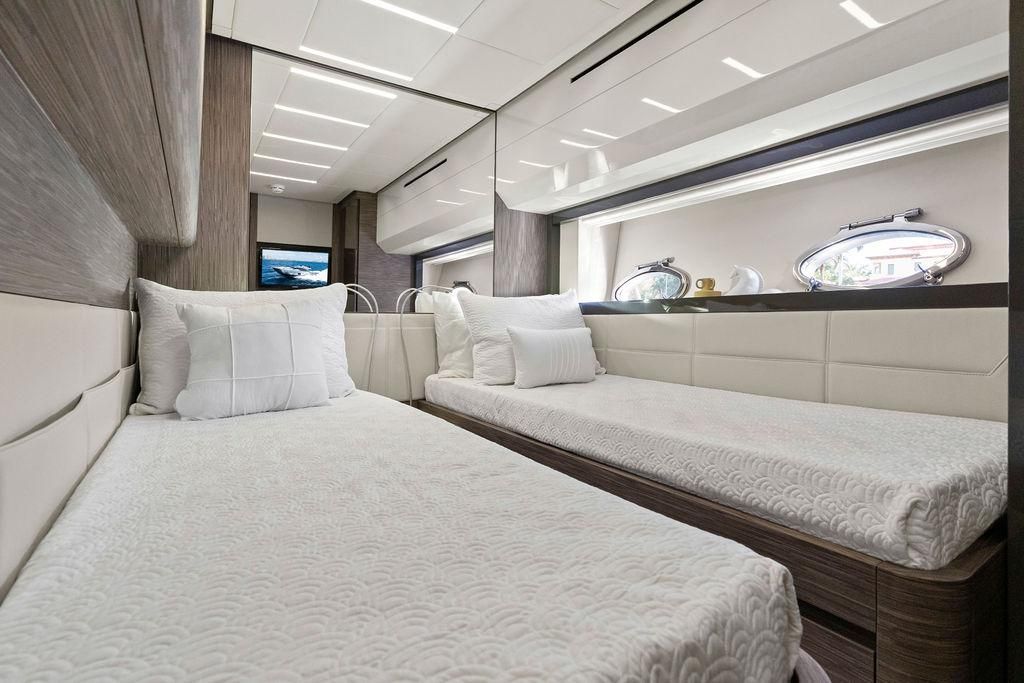 2017 Pershing 82 