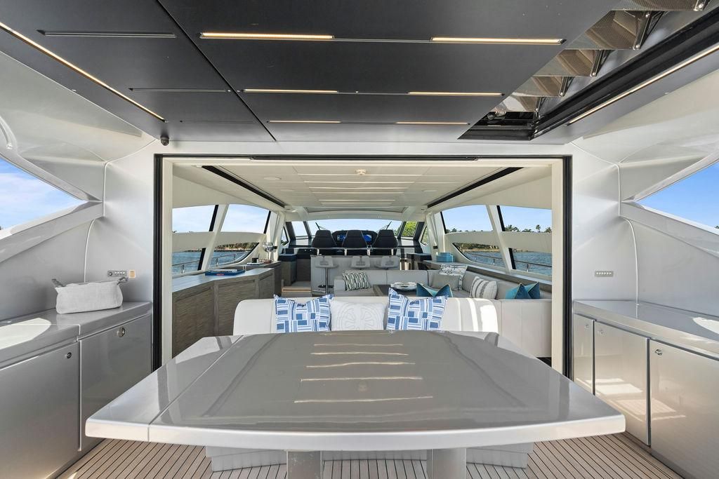 2017 Pershing 82 