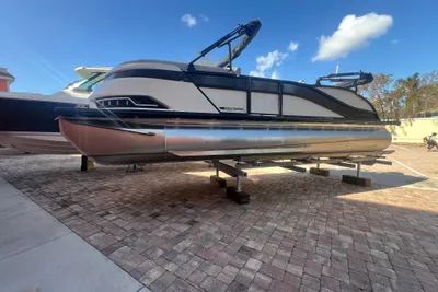 Harris Grand Mariner 230
