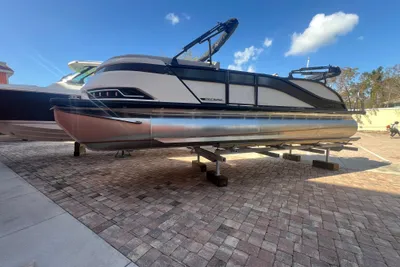 Harris Grand Mariner 230