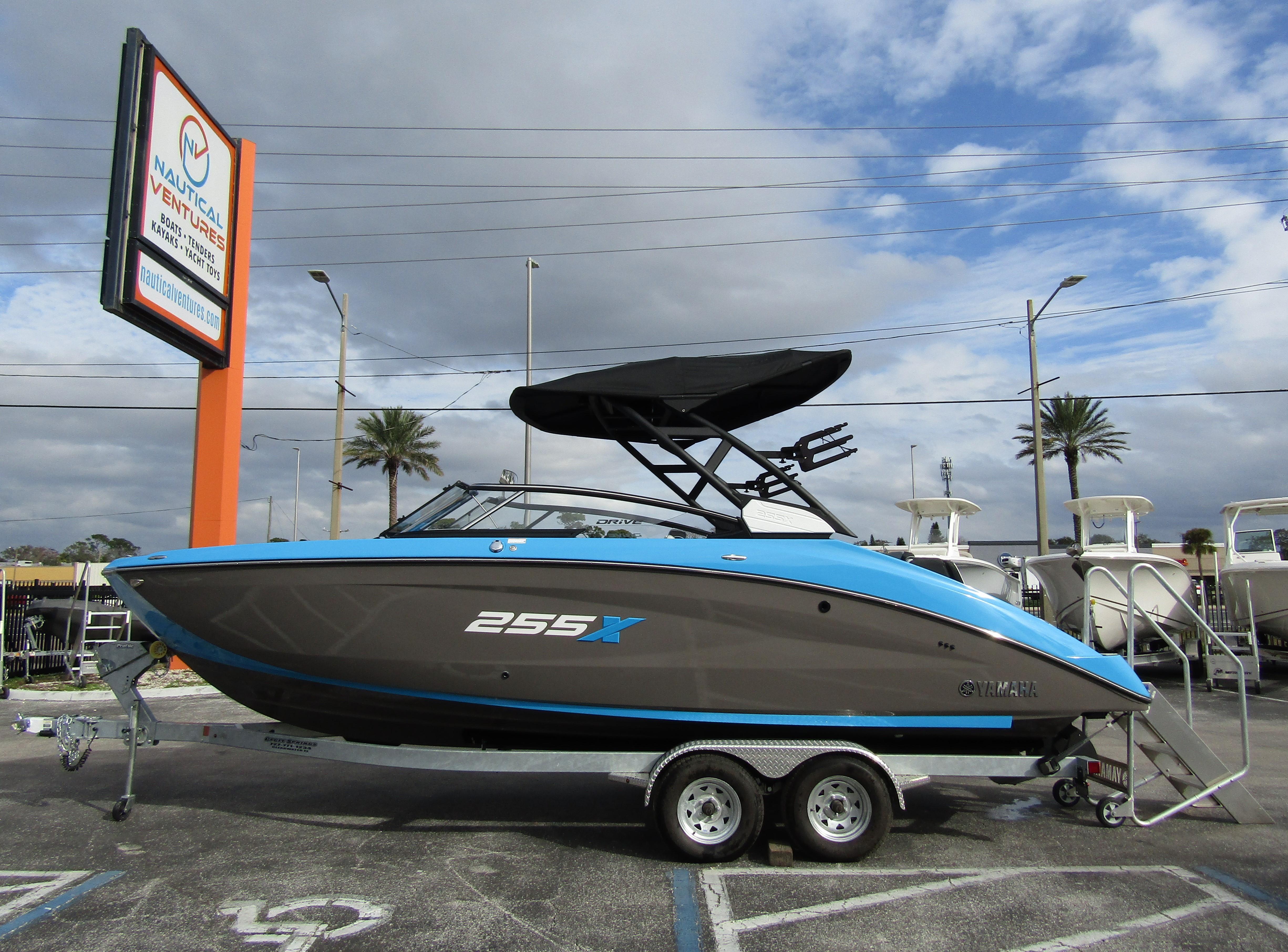 255XD Wake Series Boats