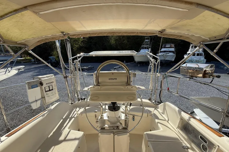 Via Yacht Photos Pics 2004 Caliber 40LRC yacht cockpit with steering wheel and navigation equipment.