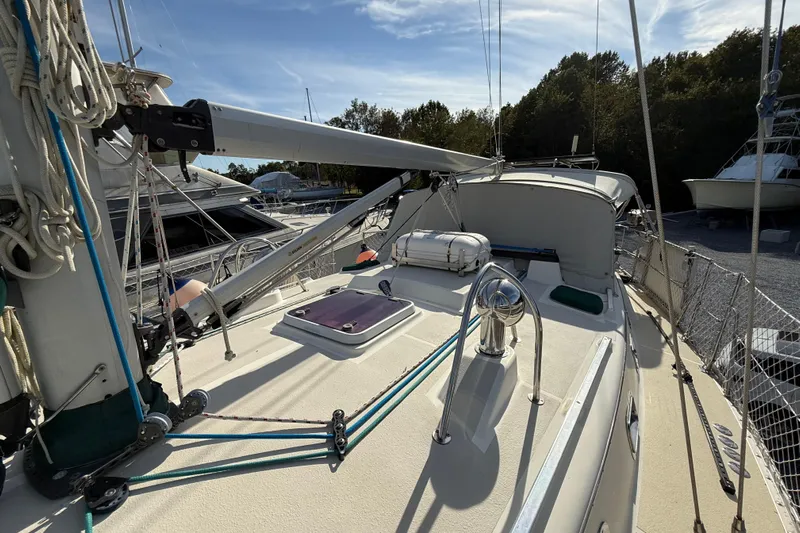 Via Yacht Photos Pics 2004 Caliber 40LRC sailboat deck with rigging and equipment, docked in a marina.