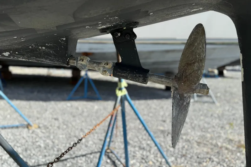 Via Yacht Photos Pics Propeller of 2004 Caliber 40LRC sailboat on dry dock, showing wear and marine growth.