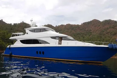 Hatteras Enclosed Flybridge